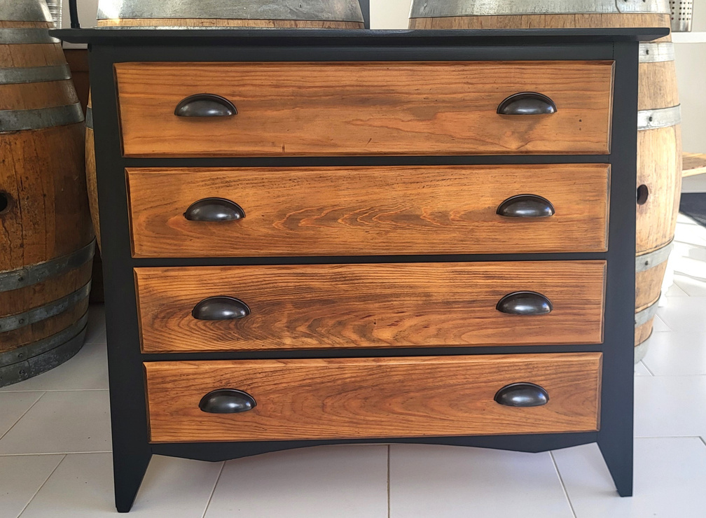 Commode relookée noire et bois
