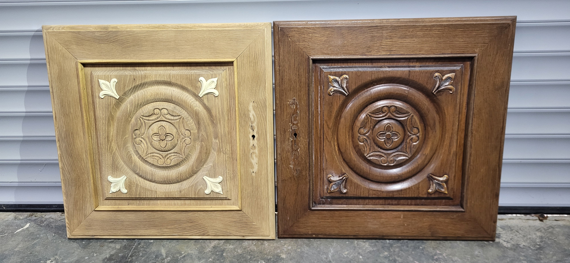 Portes sculptées avant et après décapage