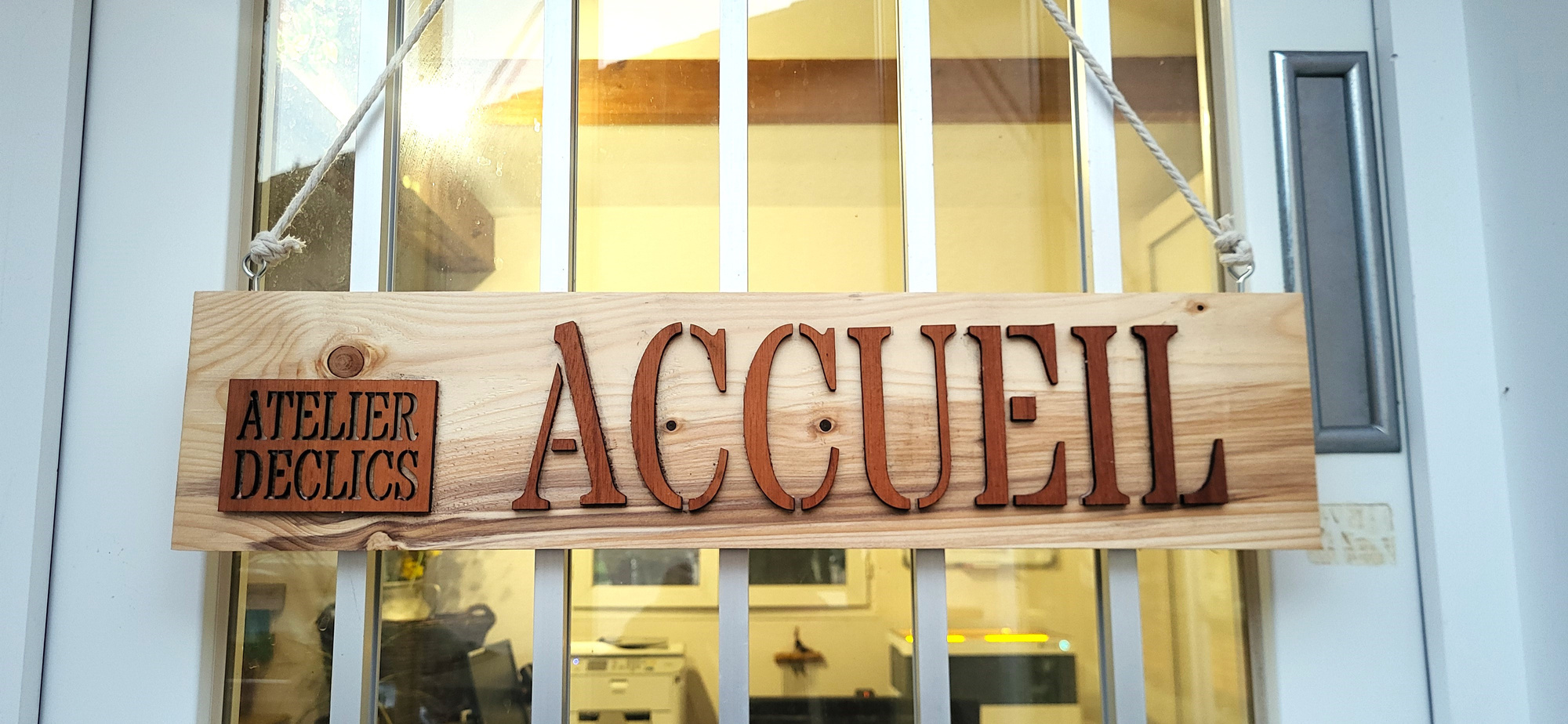 Panneau accueil gravé Atelier Declics